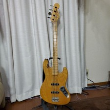 basse jazz fender japan avec couverture