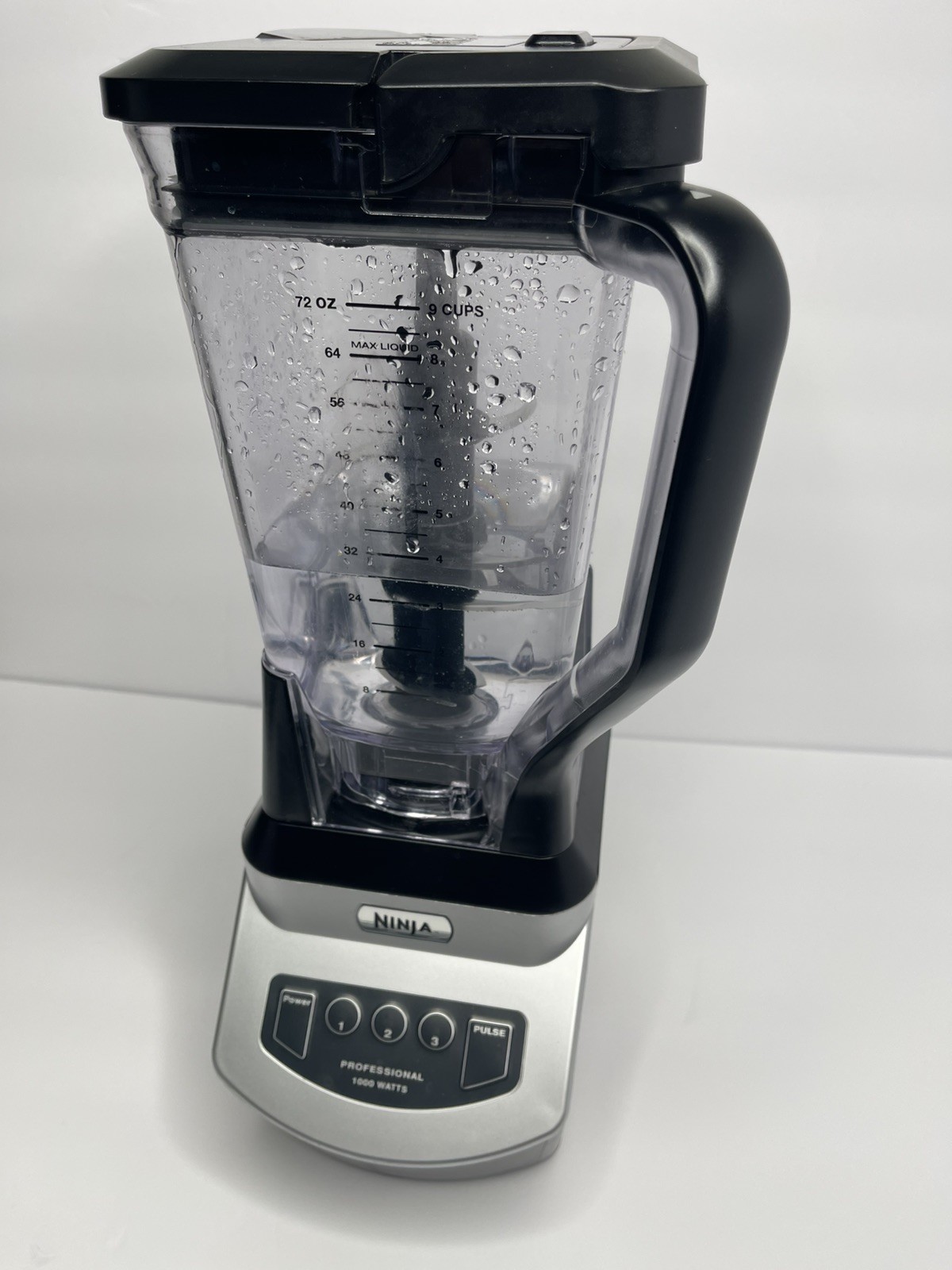 Ninja NJ600 Professional 72 Oz Countertop Blender with 1000-