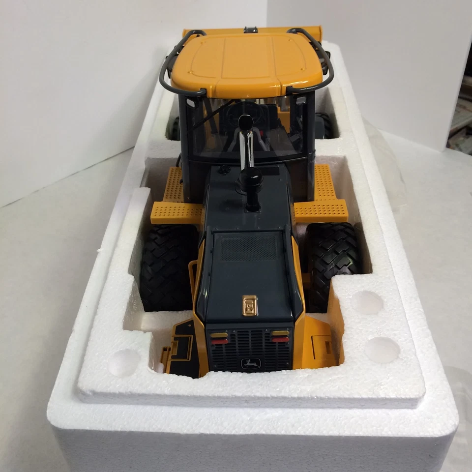 1/16 Precision 2 Ertl JOHN DEERE 544J LOADER -Rare- 2006 model #15774 New in Box - Image 4 of 4