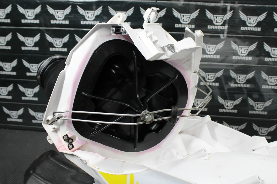 KTM 250 300 XCW 2016 OEM caja de aire admisión filtro de aire montaje de estuche 54806526000 Foto 2 de 4