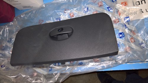 GENUINE NEW CITROEN C3 2009 - 16 GLOVE BOX 8218.S9 - Picture 1 of 2