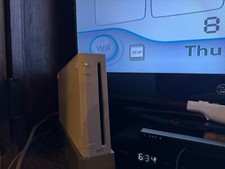 Nintendo Wii RVL-001 Home Console, White, 1 Controller, Barely Used, No Games