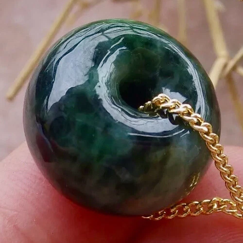 COLGANTE BIRMANO FINO BRILLANTE VERDE ESMERALDA HELADA JADEÍTA JADE A DONUT 27 quilates Foto 4 de 4