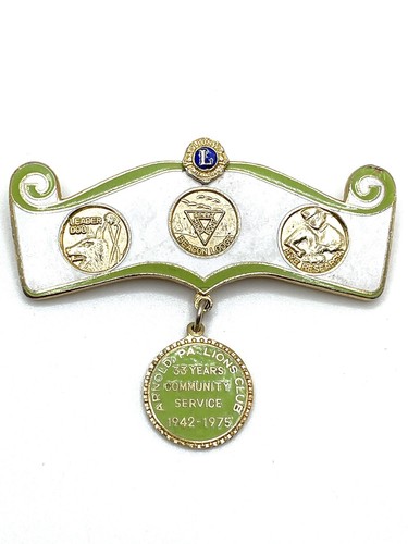 Lions Club International Arnold PA 33 Years Of Service Enamel Dangle Brooch 1975 - Picture 2 of 8