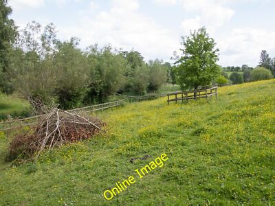 Foto 6x4 Felder nordöstlich von Ascott Road Stourton Hill Weideland nea c2013