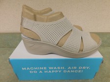 Bzees Womens Double Up Knit Wedge Sandals Sand 9W Brand New