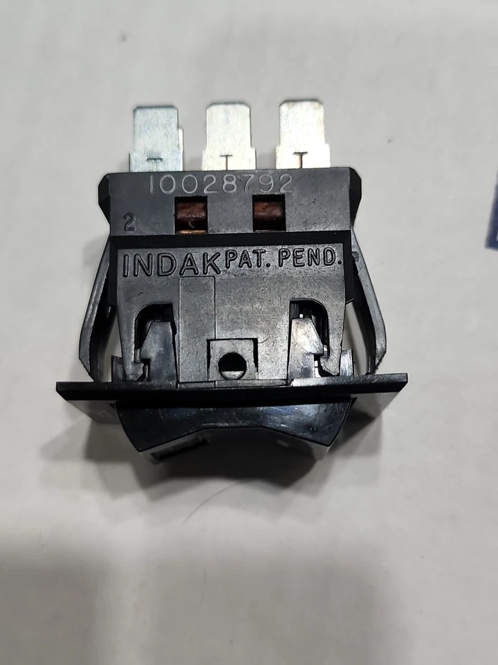 НОВЫЙ ИЗ СТАРЫХ ЗАПАСОВ 1984 PONTIAC SUNBIRD J2000 ПЕРЕКЛЮЧАТЕЛЬ РАЗМОРАЖИВАНИЯ ЗАДНЕГО СТЕКЛА P/N 10028792 - Изображение 3 из 4