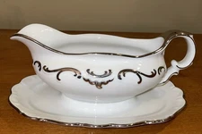 Vtg Schumann Platinum Elegance Gravy Boat Attached Underplate 3.75” X 9” X 5.25”