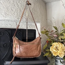 Hobo International Toffee Leather Shoulder Handbag – Effortless Vintage Style