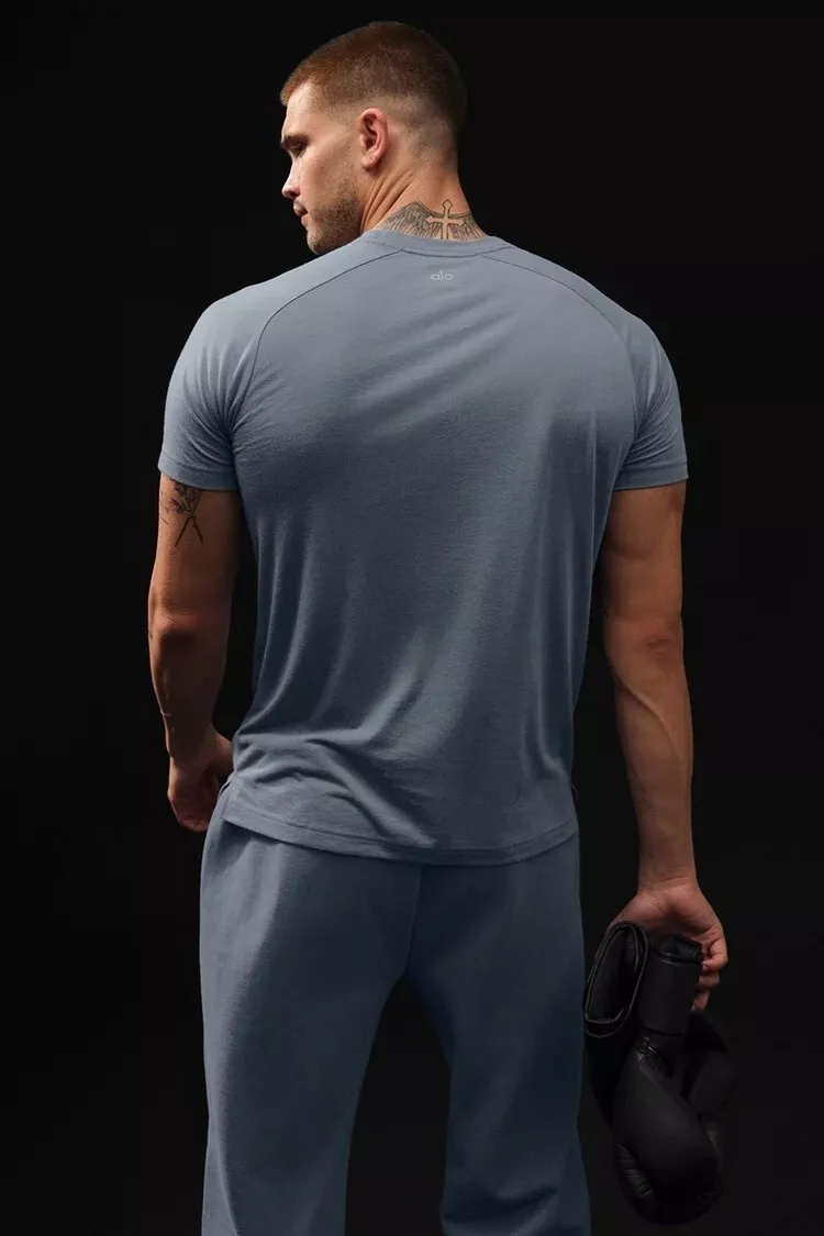 alo-yoga triumph raglan shirt