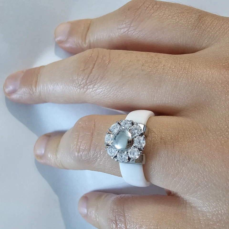 Белое керамическое кольцо с круглым камнем фианитом - Изображение 3 из 3