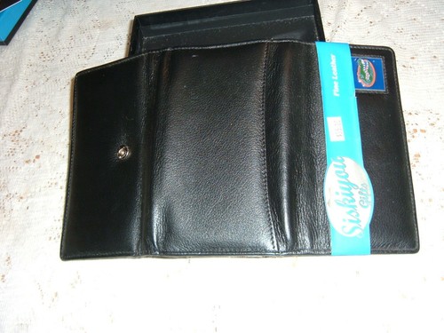 UNIVERSITY OF FLORIDA FINE LEATHER LADIES WALLET BLACK METAL GATOR HEAD NEW BOX - Picture 3 of 3
