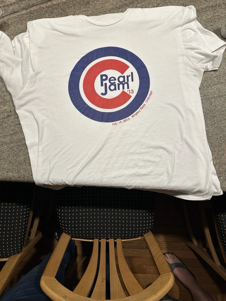 2013 Pearl Jam Medium Wrigley Field Chicago Cubs Shirt - Image 2 of 3