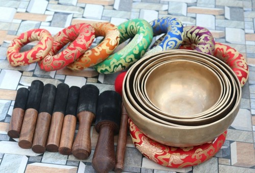 6 to 11 inch Dim singing bowl set, Handmade in Nepal, music therapy, meditation - Picture 7 of 8
