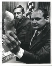 Press Photo Captain Don Reed and Agent Jim Bland. - noa40085