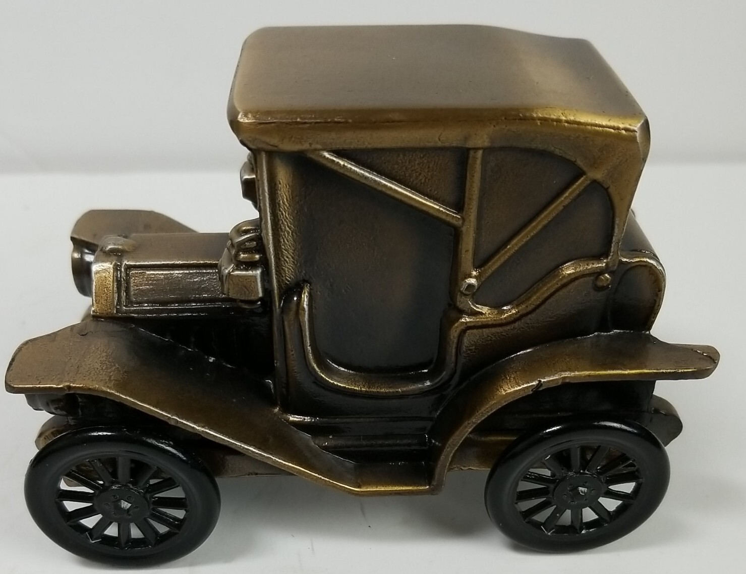 BANTHRICO INC COIN BANKS CARS METAL COIN BANK 1974 Chicago USA lot of 3