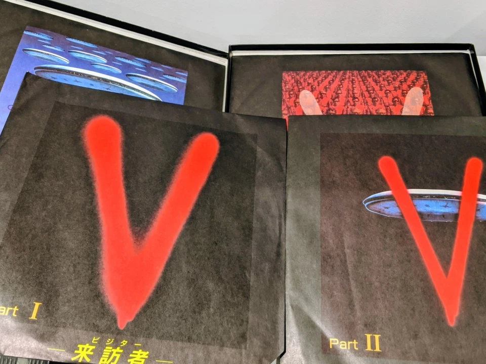 V Visitors V2 TV Series Japanese 5 x Laserdisc Boxset NTSC 80s Sci Fi - Image 3 of 4