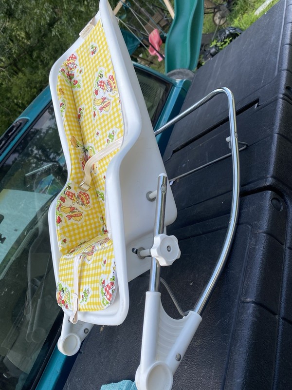 Baby Rocker Barely Use In Great Condition