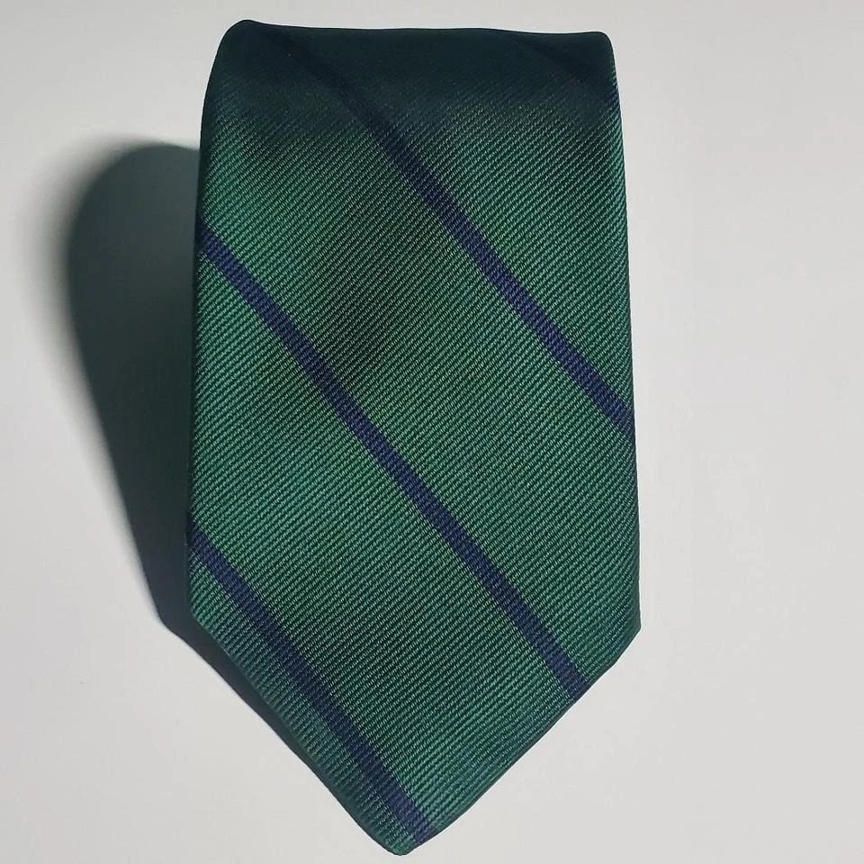 De colección Saks Fifth Avenue 100% Seda Verde Metálico con Corbata Azul Marino Foto 2 de 4