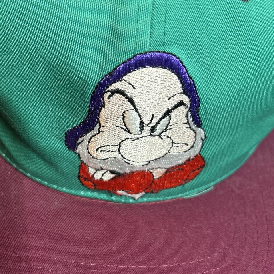 Gorra de Blancanieves de Colección Años 90 Disney Grumpy Snapback Verde y Púrpura  Foto 2 de 4