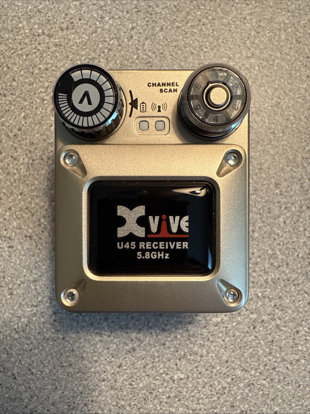 Xvive U45 In Ear Wireless System (5.8GHz) with Hard Case and cables!