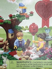 LEGO Romantic Valentine Picnic 40236 126 Pieces
