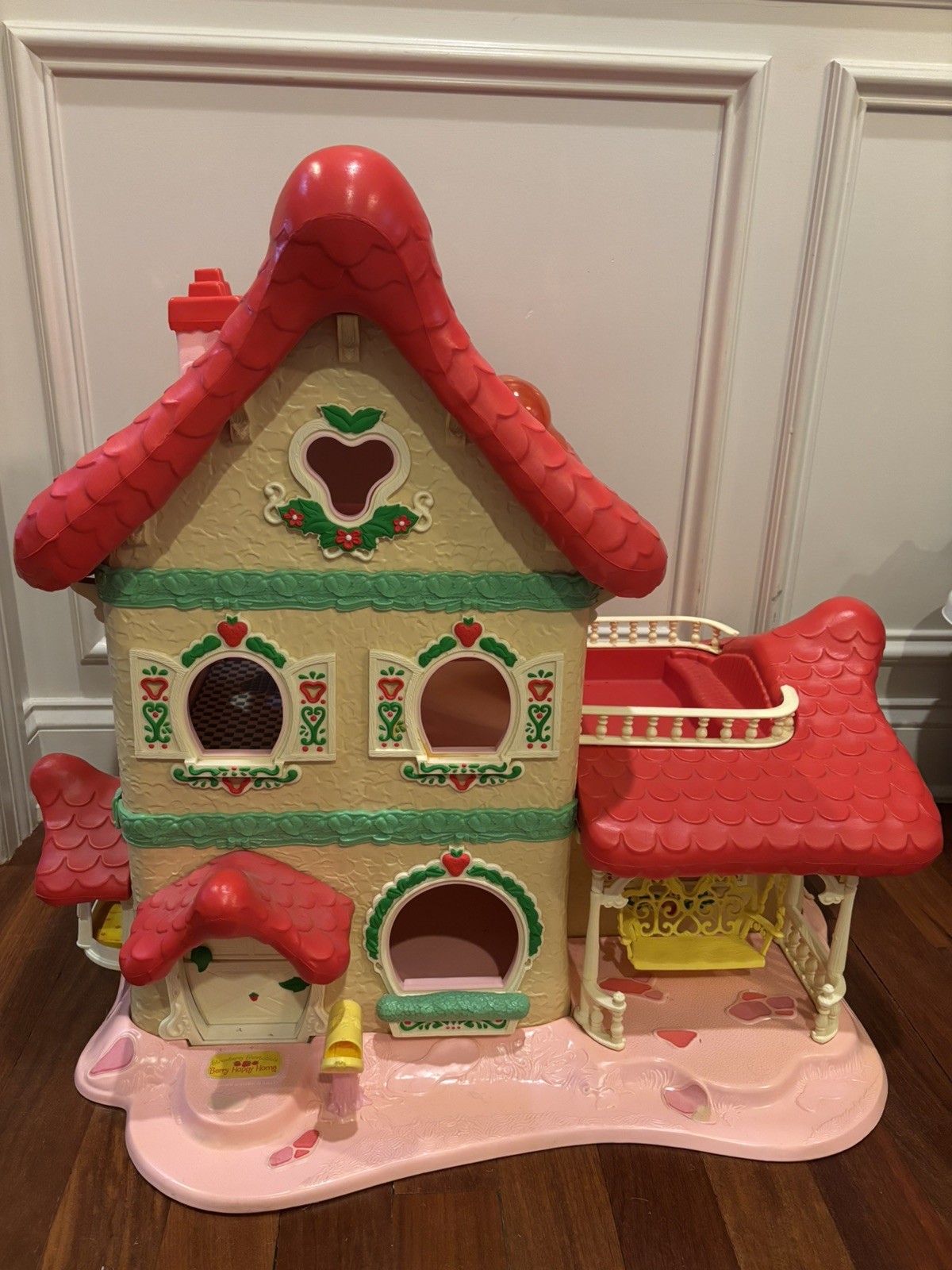 Vintage 1983 Dollhouse Strawberry Shortcake Berry Happy Home Doll House 