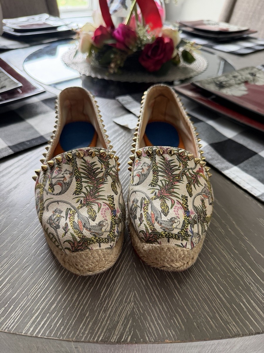 Christian Louboutin フラワー　レース　花柄 刺繍　パンプス Christian Louboutin Women's Floral Canvas Flats, Spiked Studded