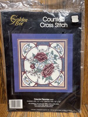 Kit Coussin Broderie Elsa Williams « Violets On Illusion Dentelle » – Motif Fleurs Vintage 12x12