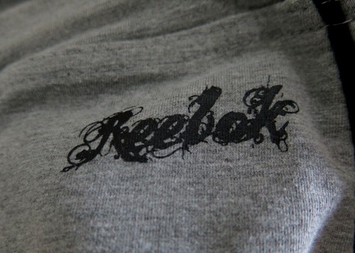 Stylish Grey 3/4 Leggings from Reebok - Size 8 - Picture 3 of 6