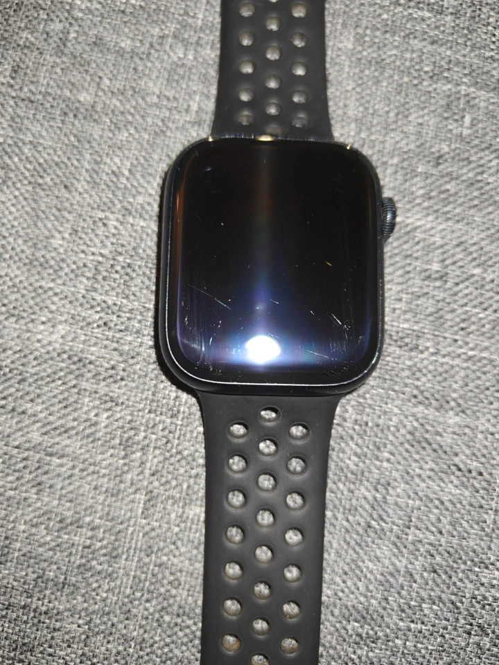 Apple Watch Series 8 GPS/LTE 45mm Midnight Aluminum Case Sport Band  - Image 2 of 4