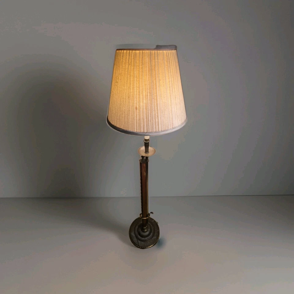 Lámpara de pie trinquete ajustable años 40 estilo Frances Elkins base de latón caoba Foto 3 de 4