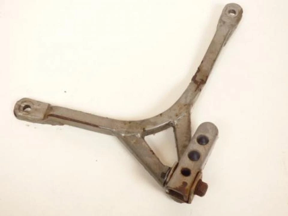 Platine de repose pied passager gauche origine pour Moto Derbi 50 Senda Occasion - Photo 1/1