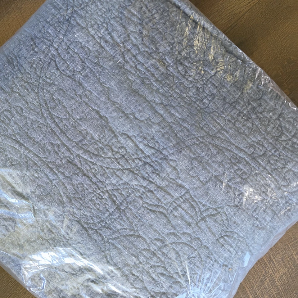 Edredón Pottery Barn Belga Lino Punto Floral King/Cal King Azul Marino Foto 3 de 4