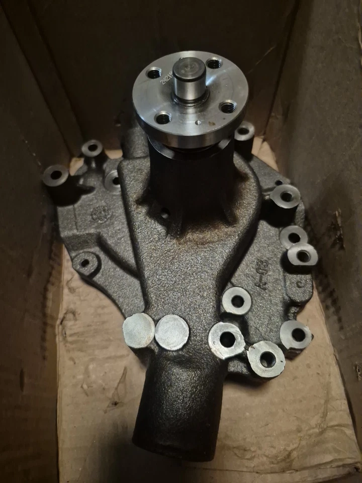 Bomba de agua OEM GM 88894341 Carquest T-3078 - Se adapta a Chevy/GMC 5,0 L y 5,7 L V8 Foto 3 de 4