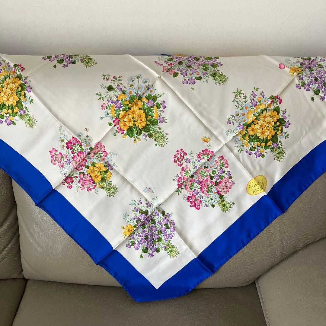 Gucci Vintage Silk Scarf 85x85 Floral Design 1980s Excellent