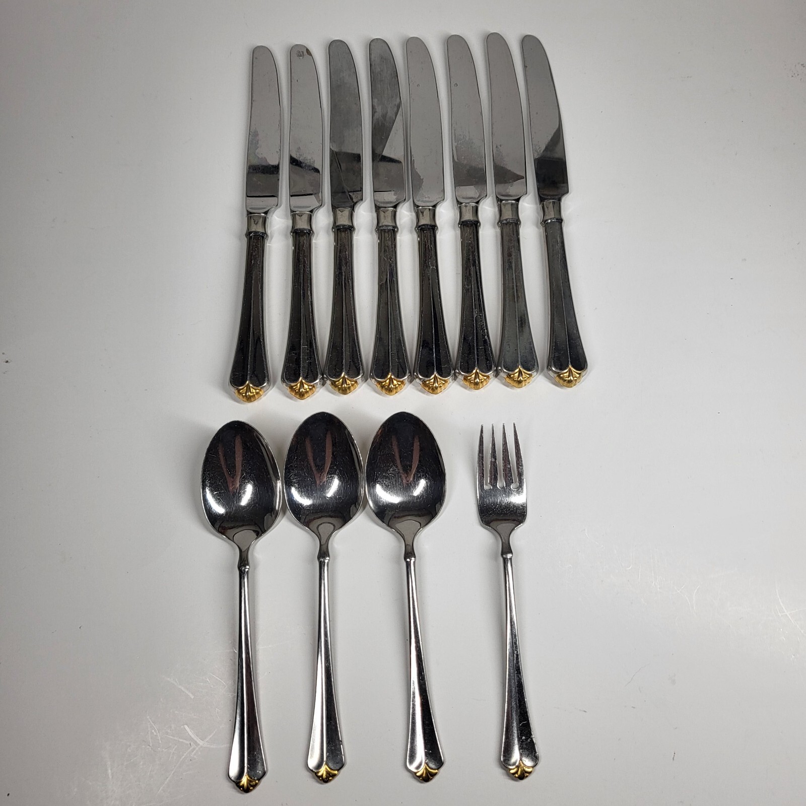 Oneida Golden Juilliard Gold Accent Stainless Flatware Lot 12pcs Knives