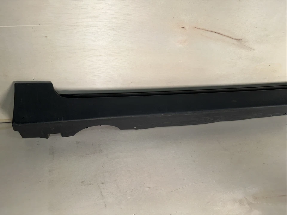 Moldura de panel basculante izquierdo Chevrolet Volt 2011-2015 OEM 22810845 Foto 2 de 4