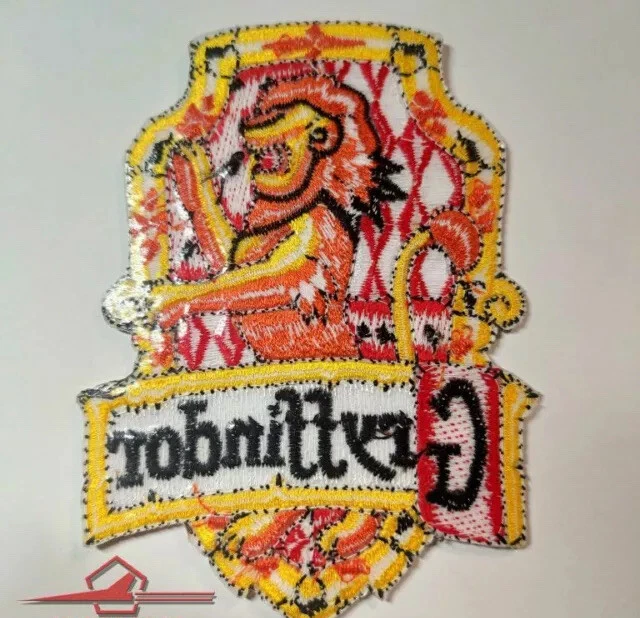 HARRY POTTER: GRYFFINDOR EMBROIDED IRON ON PATCH 7,5 cm x 10 cm - Imagen 2 de 2
