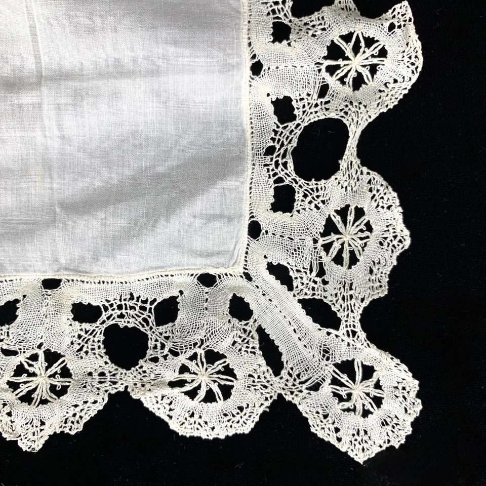 Pañuelo de novia vintage hecho a mano bobin encaje 8,5 pulgadas cuadrado excelente regalo Foto 3 de 4