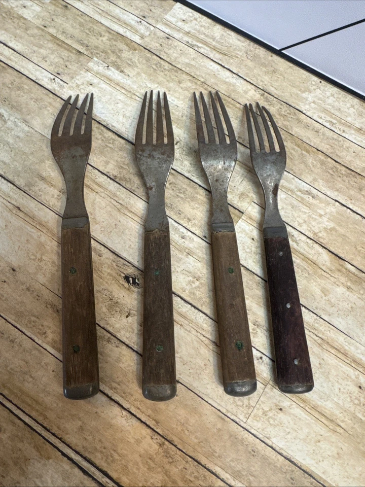 Juego de cuatro tenedores primitivos juego de mesa de granja era de la Gran Depresión Foto 2 de 4