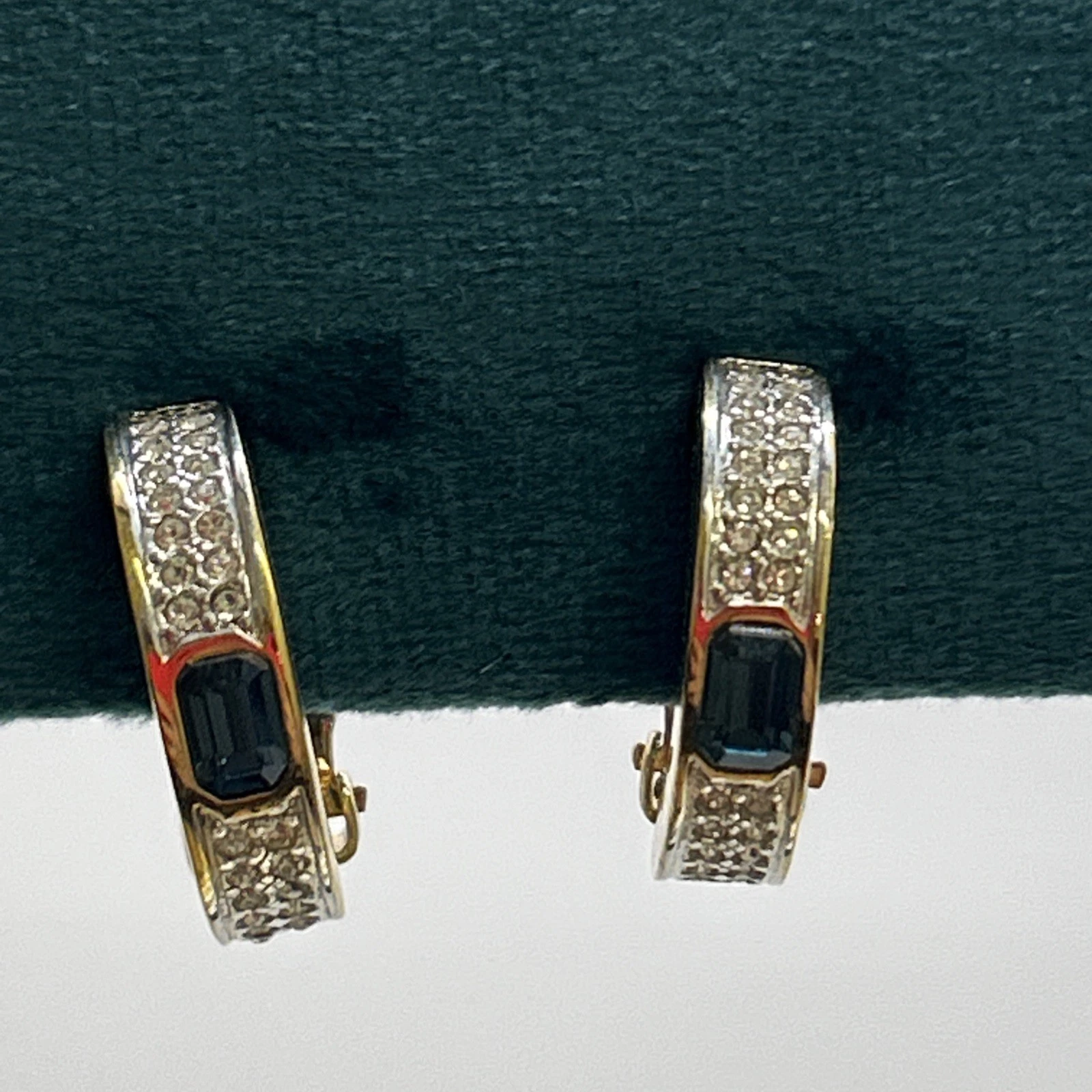 Boucle D’oreille vintage fantaisie Doré Avec Pierre Bleu Et Strass Blanc  Clips