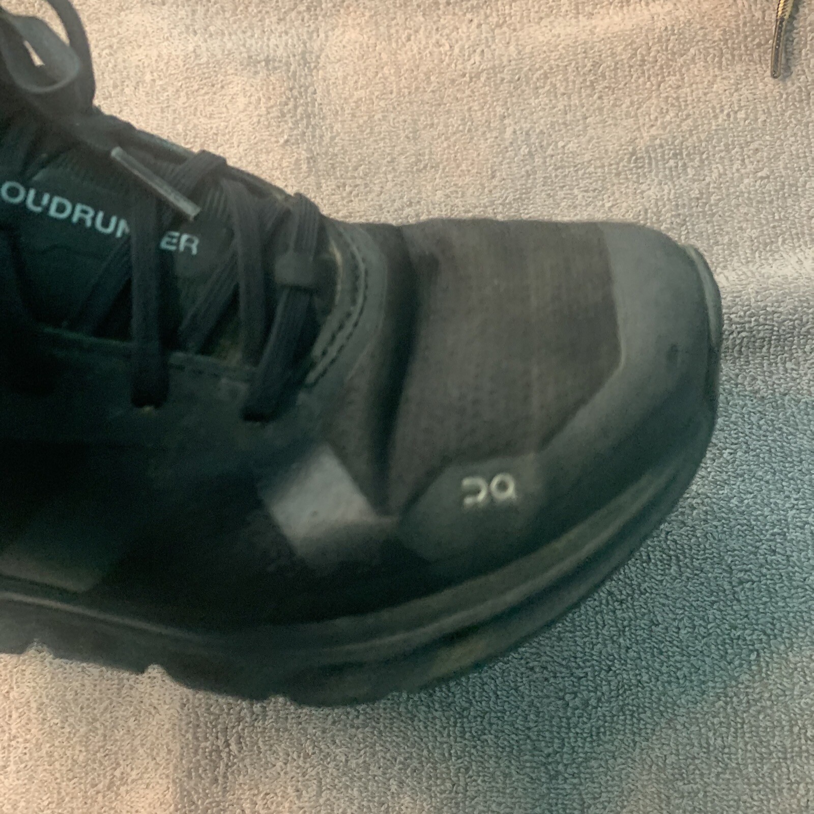 Size 8.5 - On Cloudrunner Black - image 19