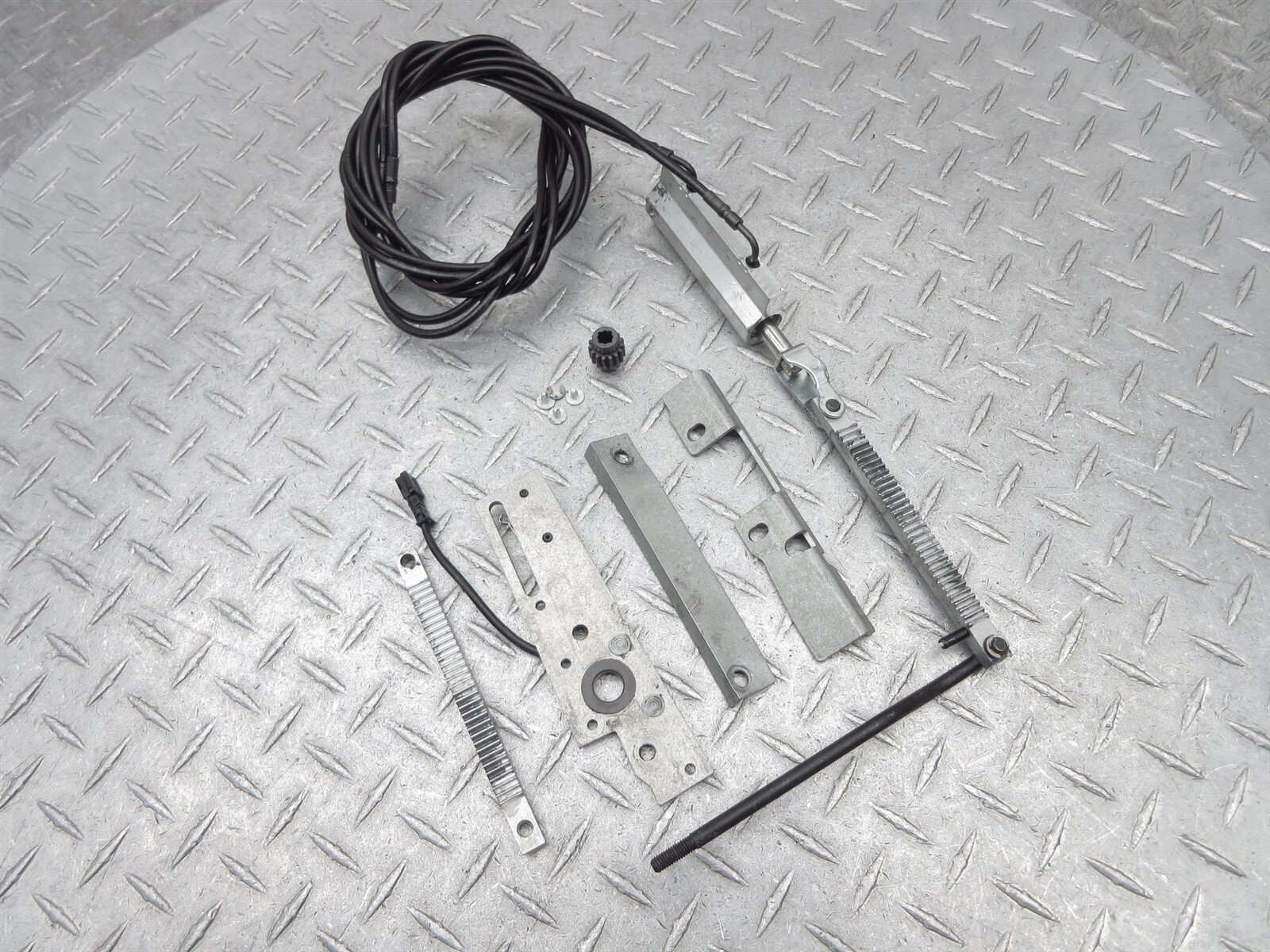 2008 Ferrari F430 Spider Roof Top Central Plate Column Lock Bracket Rack Lot