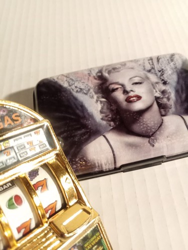 Marilyn Monroe Plastic Wallet/Card Holder + Mini Slot Machine/Pencil Sharpener - 第 7/7 張圖片