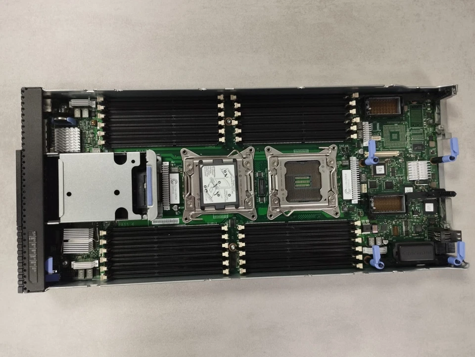 IBM Flex System x240 CTO Compute Node 8737-AC1 - ohne Ram CPU HDD - Bild 2 von 2