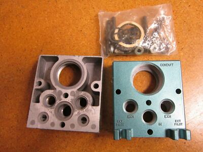 Mac Valves Valve Port Blocks 3-3/4'' X 3-1/2'' With Hardware (Lot of 4)