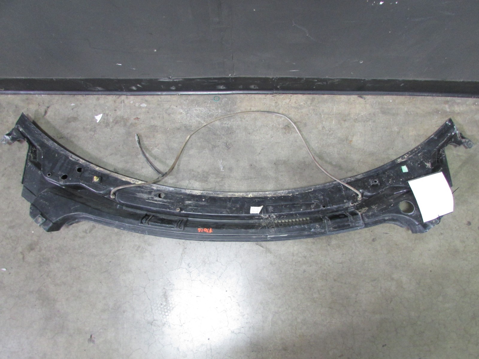 Lamborghini Gallardo, Cowl Vent Panel, Damaged Ends, Used, P/N 401819413