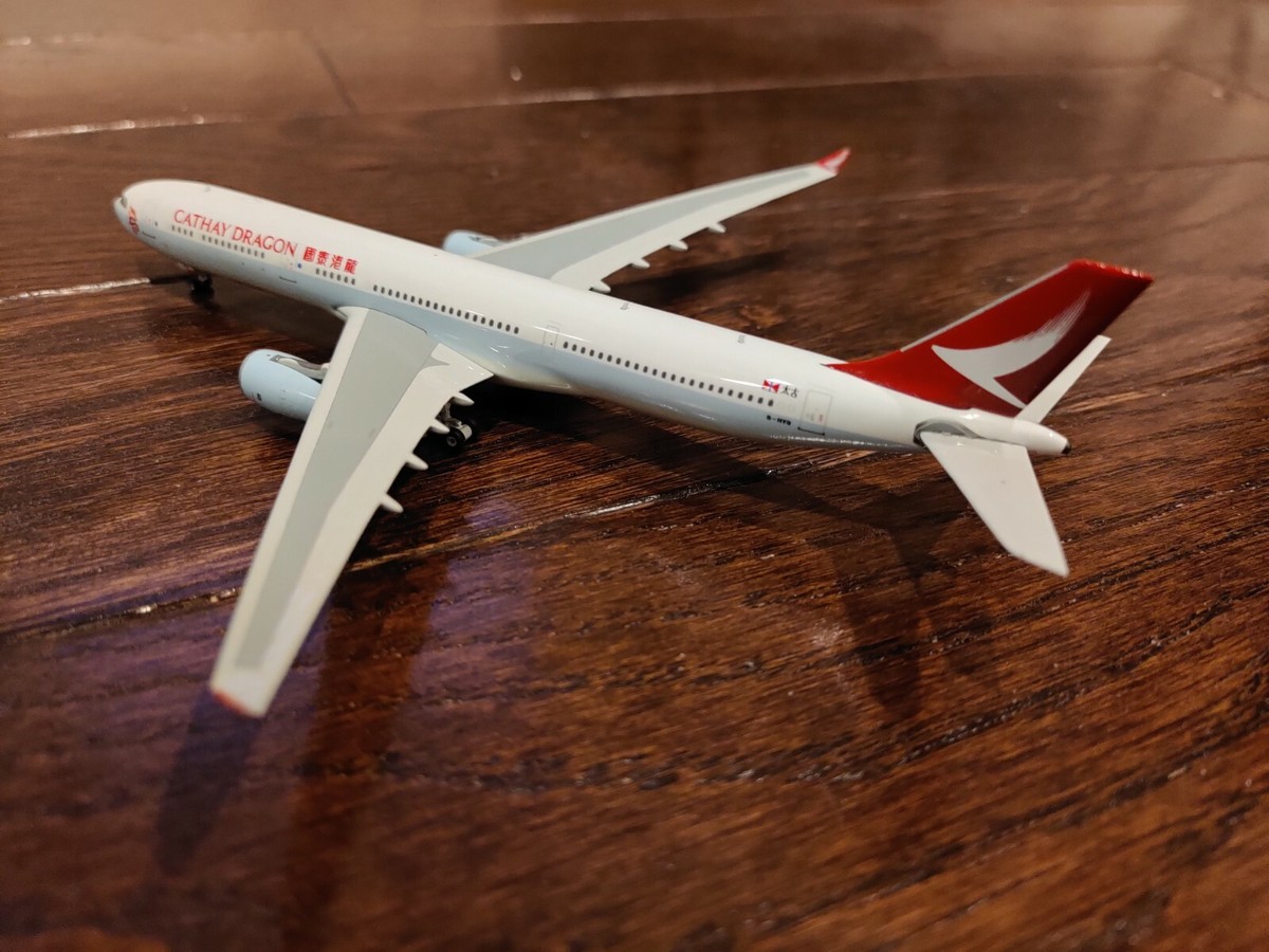 航空機 CATHAY DRAGON A330-300 B-HYQPhoenix1:400 Cathay Dragon Airbus A330-300 B-HYB Spirit of Hong Kong JC