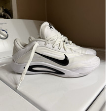 Nike White Black Low Top Basketball Sneakers Lace Up Rubber Outsole 